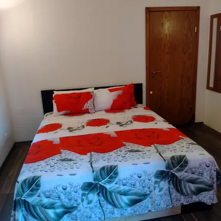 ред хаус Apartmán