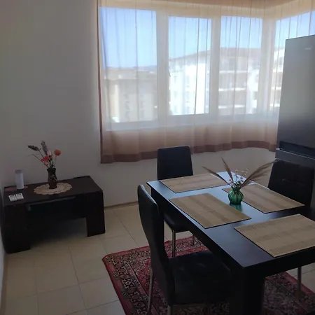 ред хаус Apartment Slantschew brjag